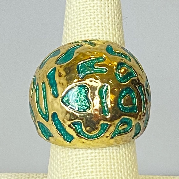 Vintage Jewelry - Vintage Green Enamel Gold Tone Textured Dome Expandable Stretch Statement‎ Ring